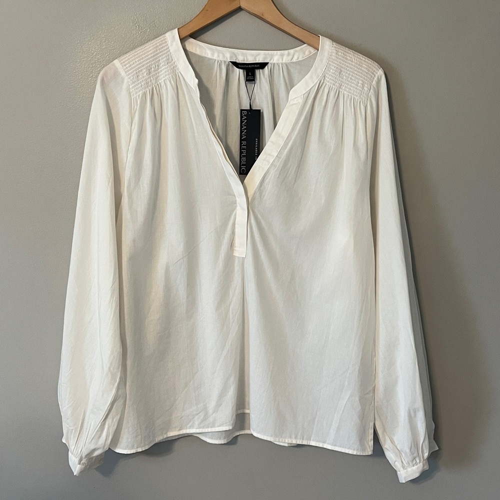 New! Banana‎  Republic Smocked Top Size Large Retail $79 NWT White/Off-white